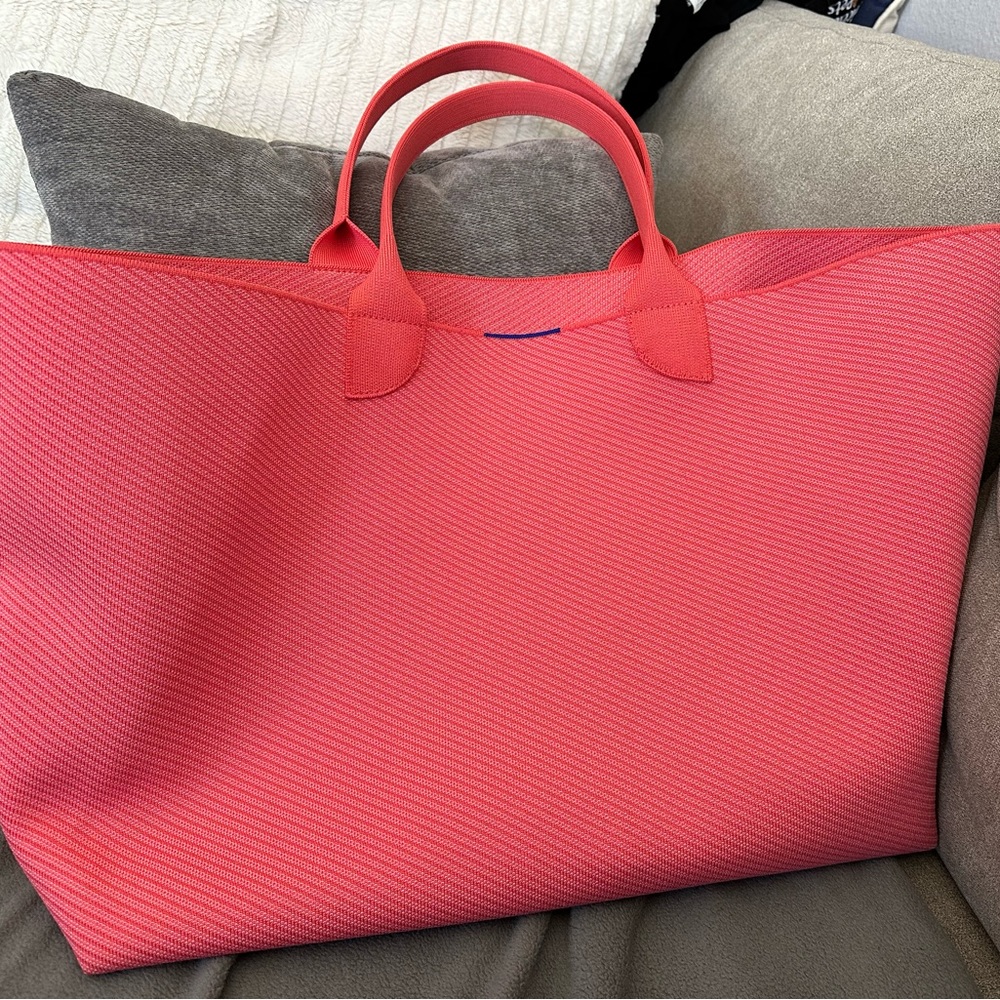 EUC Rothy’s Lightweight Mega Tote LWT - Ruby Grapefruit